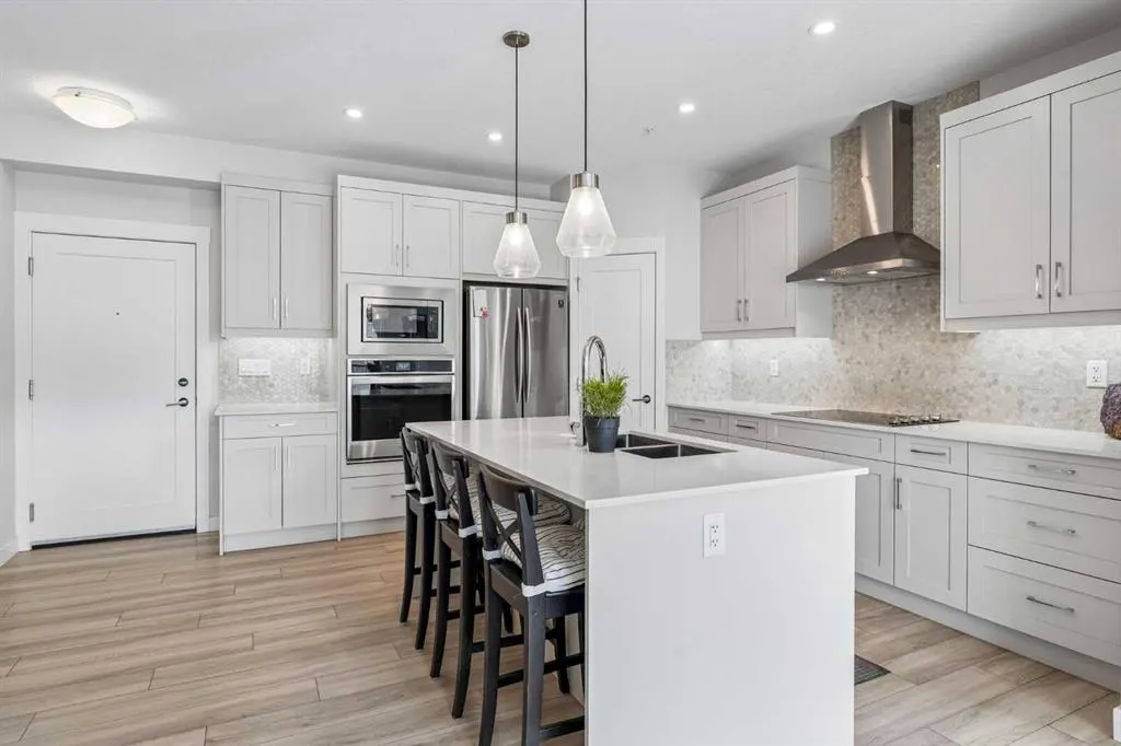 35 Walgrove SE #303