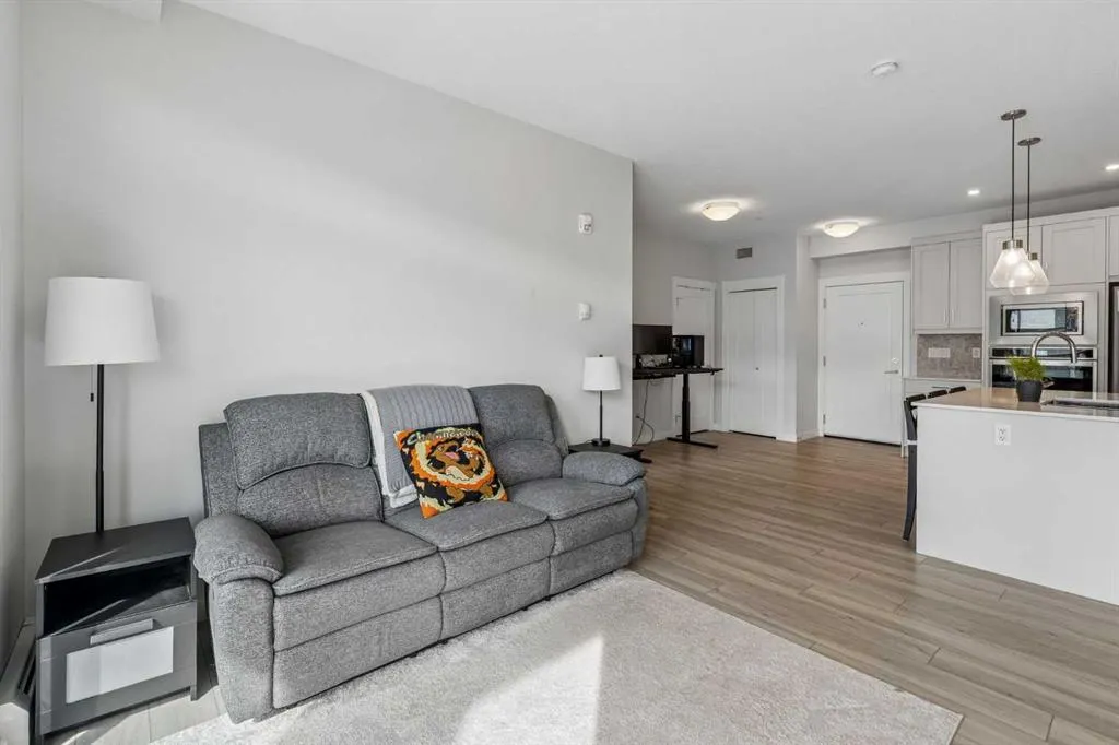 35 Walgrove SE #303