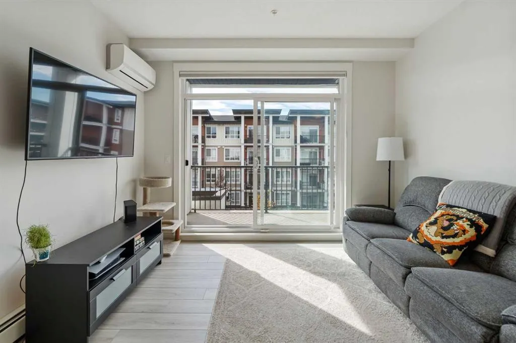 35 Walgrove SE #303