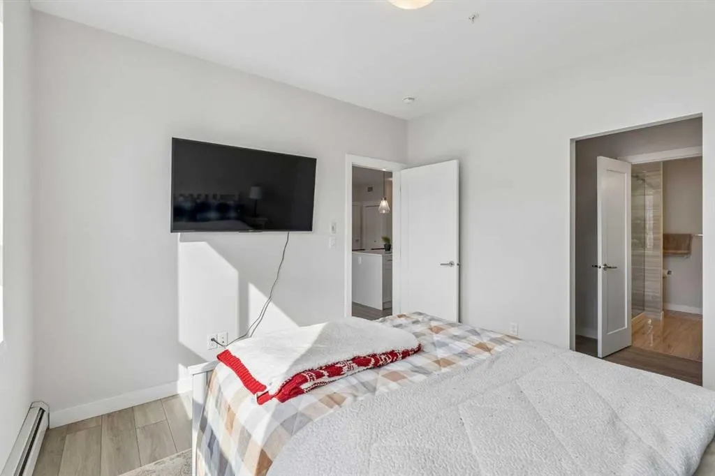 35 Walgrove SE #303