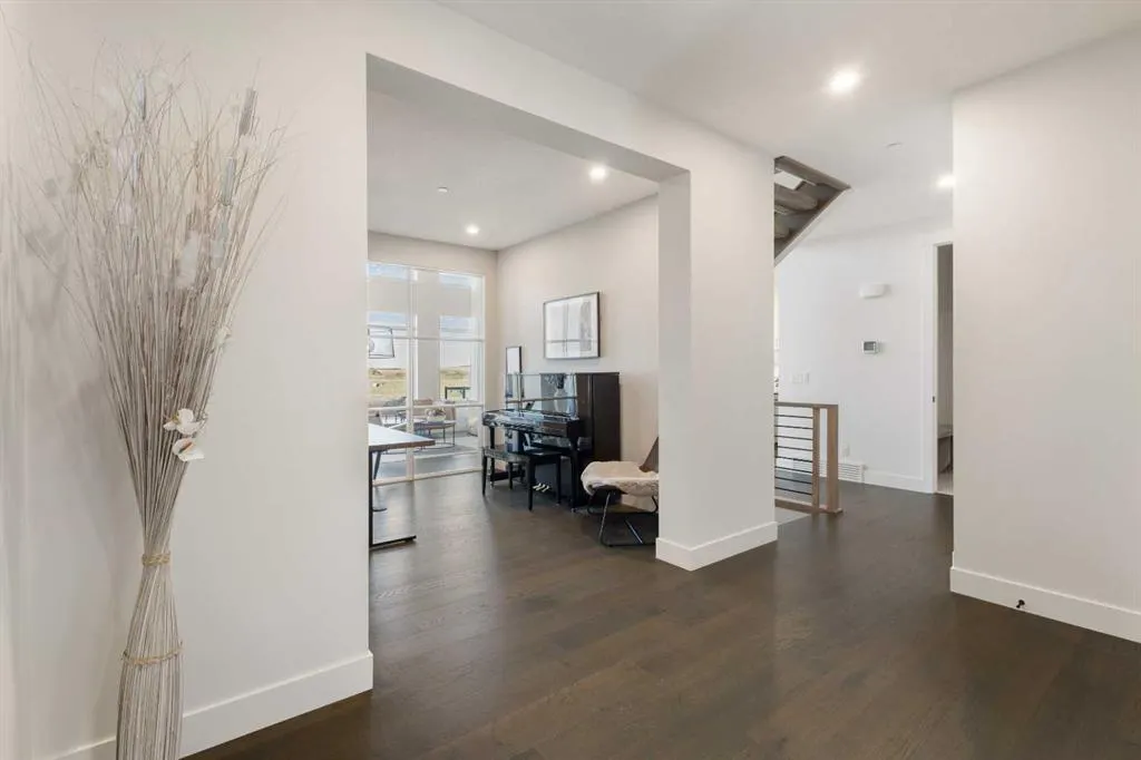 335 Lucas Way NW