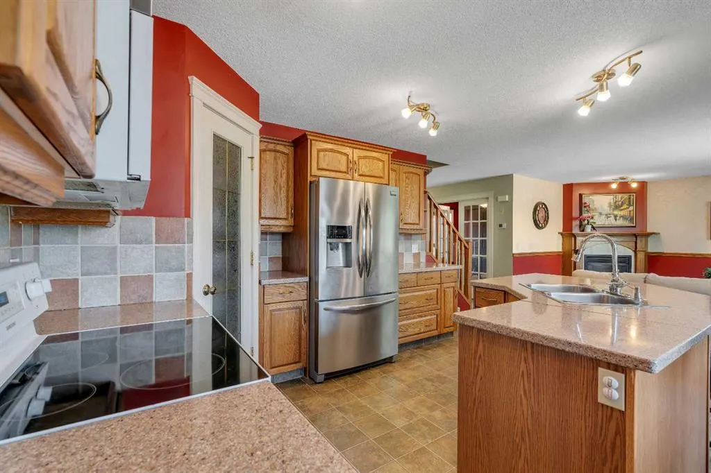 84 Willowbrook Crescent NW