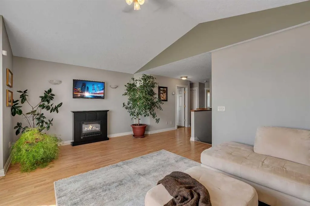 84 Willowbrook Crescent NW
