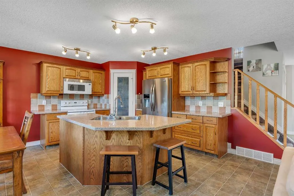 84 Willowbrook Crescent NW