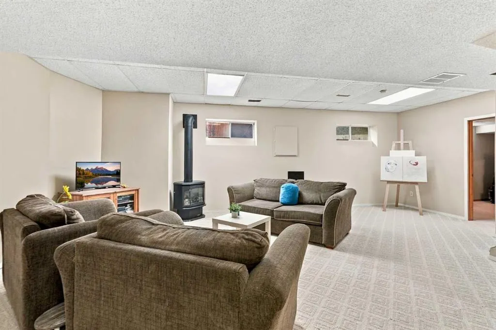 21 Mt Robson Close SE