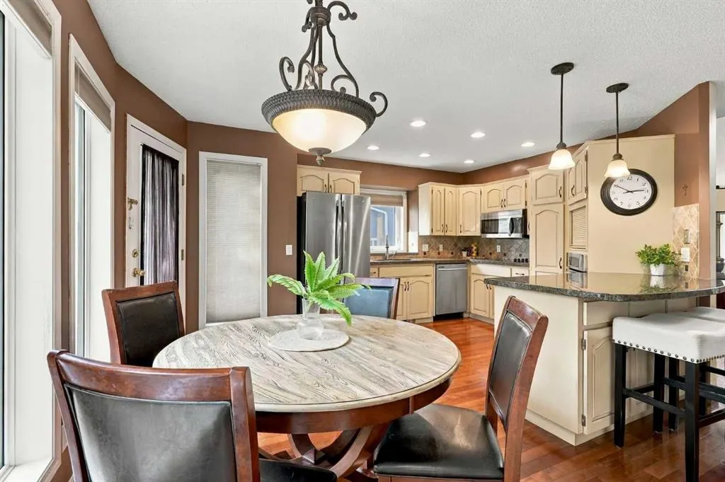 21 Mt Robson Close SE