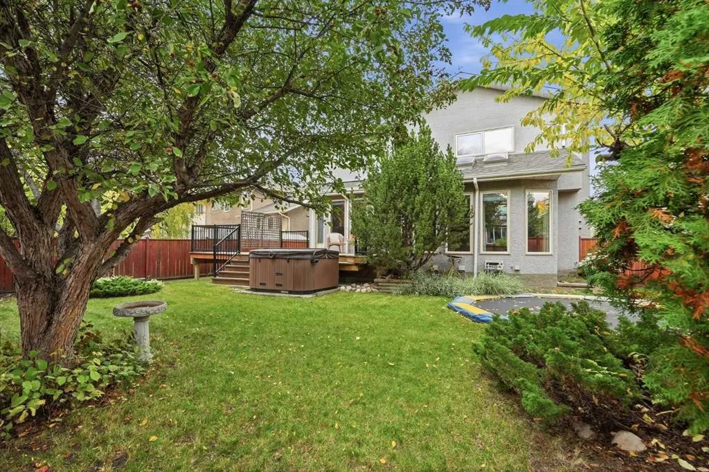 21 Mt Robson Close SE