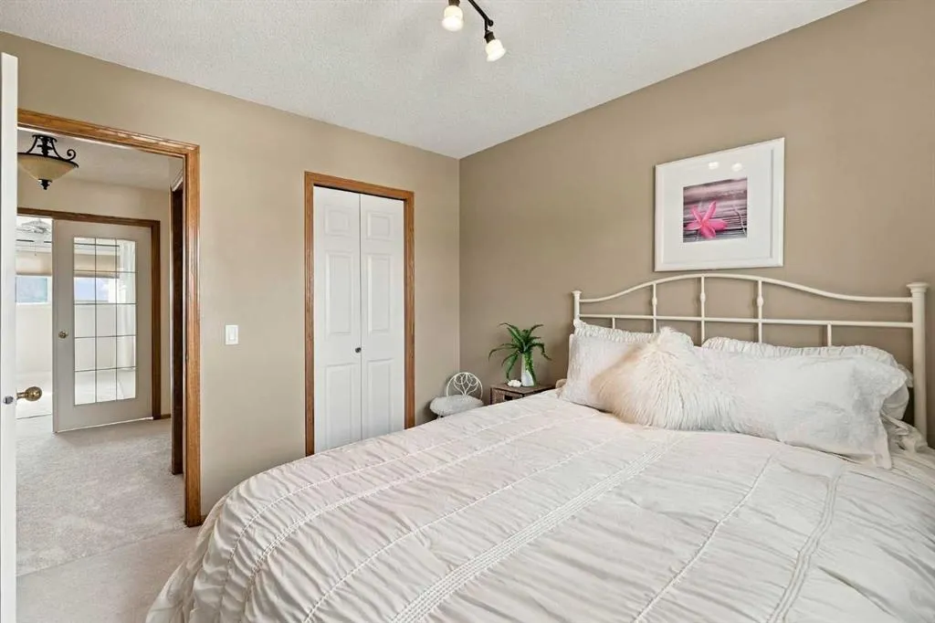 21 Mt Robson Close SE