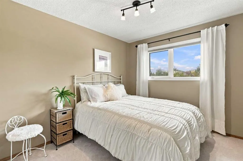 21 Mt Robson Close SE
