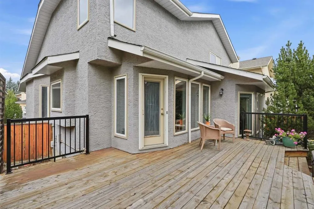 21 Mt Robson Close SE