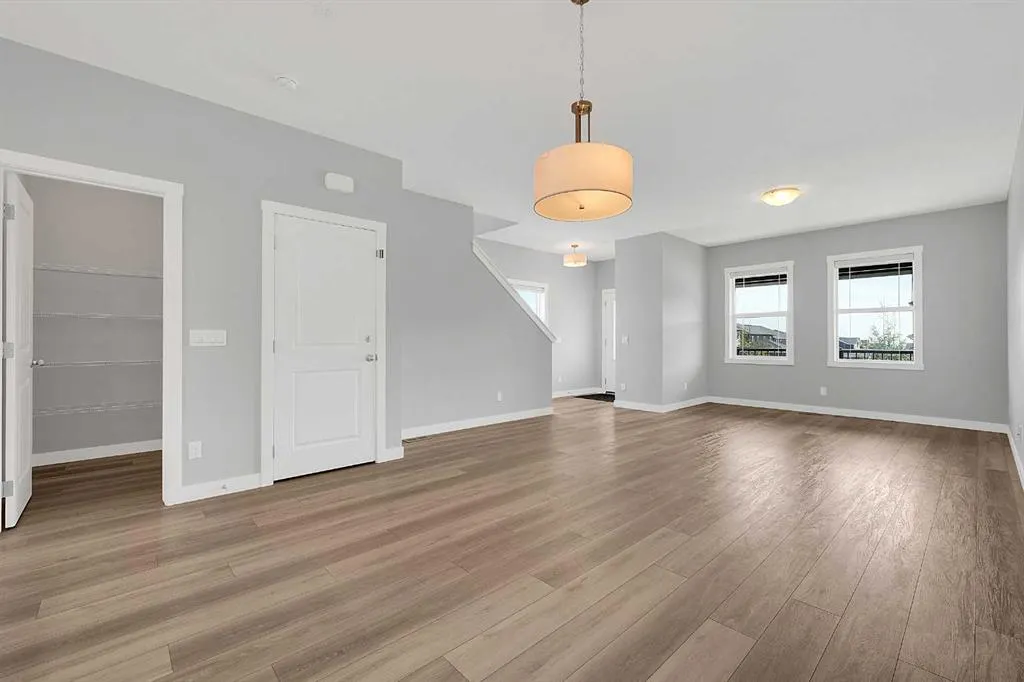 125 Edith Gate NW