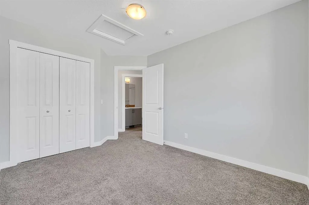 125 Edith Gate NW