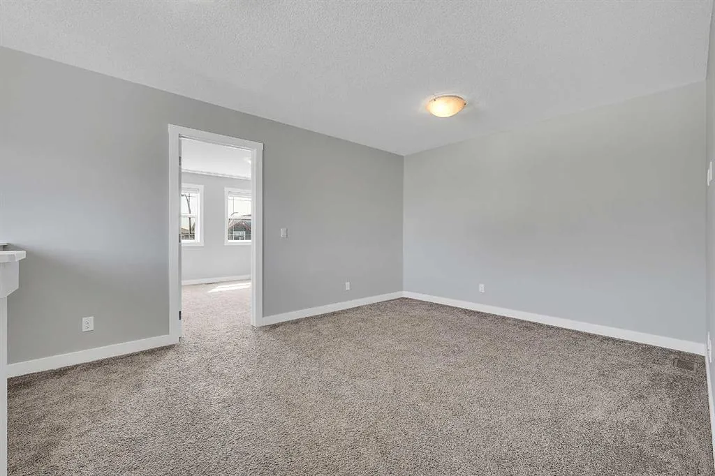 125 Edith Gate NW