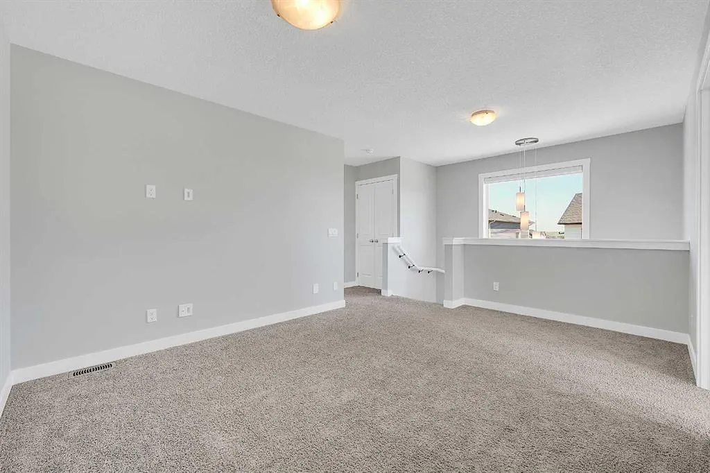 125 Edith Gate NW