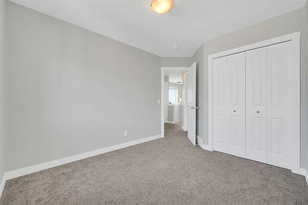 125 Edith Gate NW