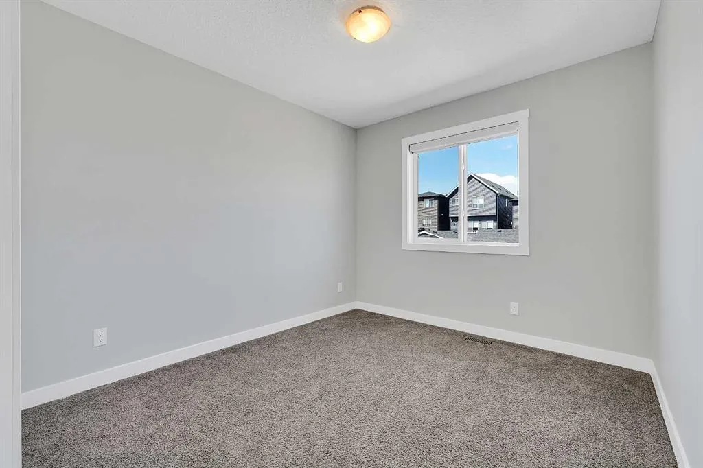 125 Edith Gate NW