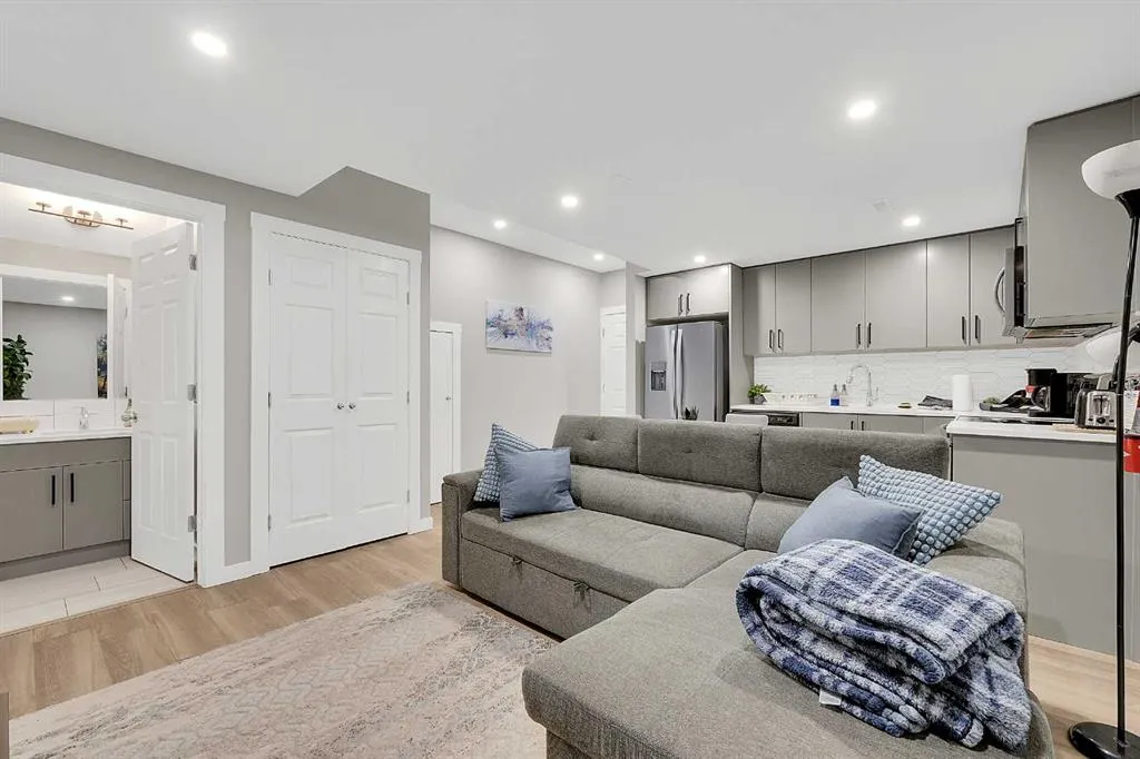 125 Edith Gate NW