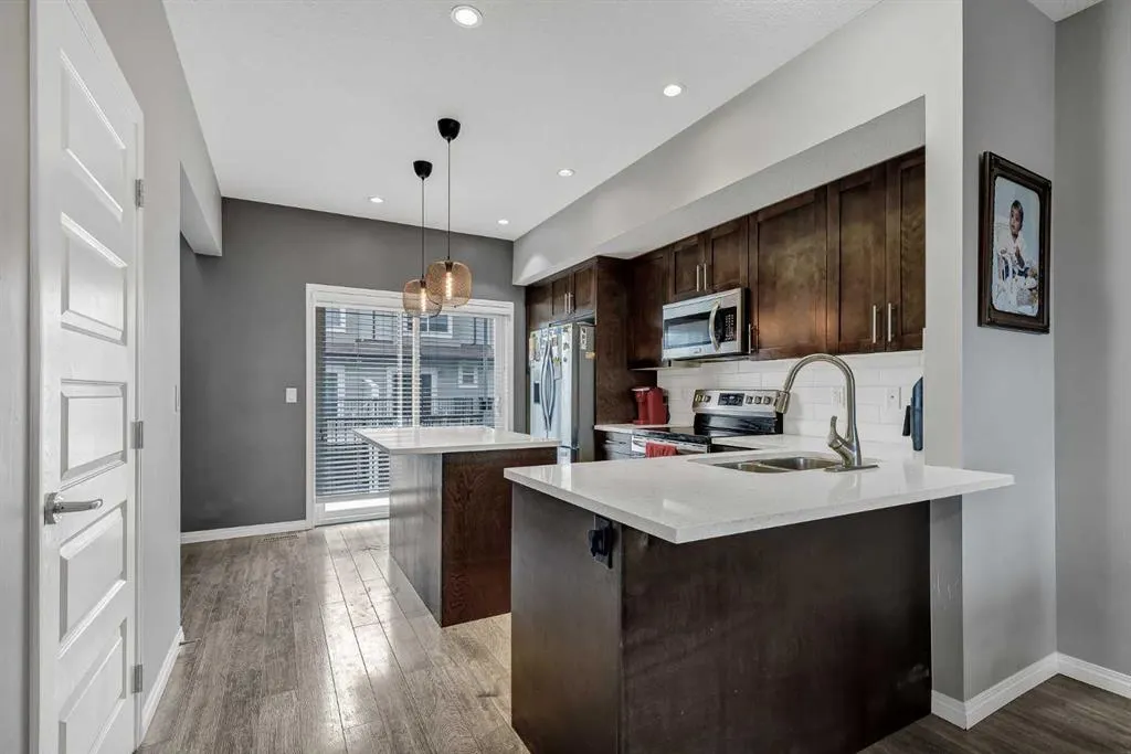280 Williamstown Close NW #302