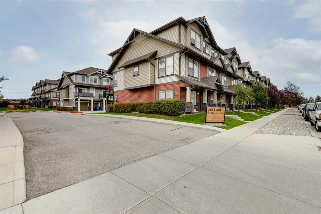 280 Williamstown Close NW #302