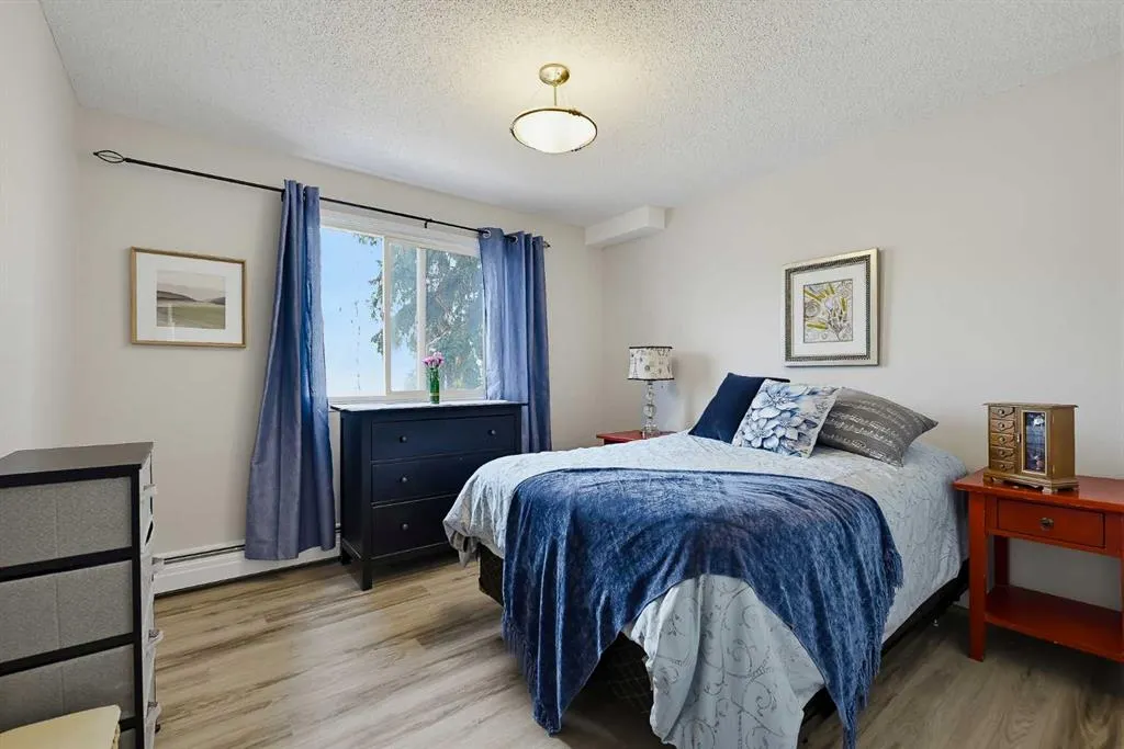 617 56 Avenue SW #201