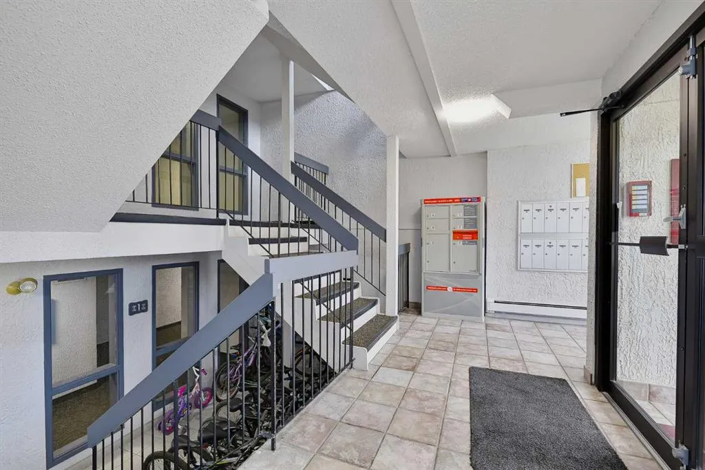 617 56 Avenue SW #201