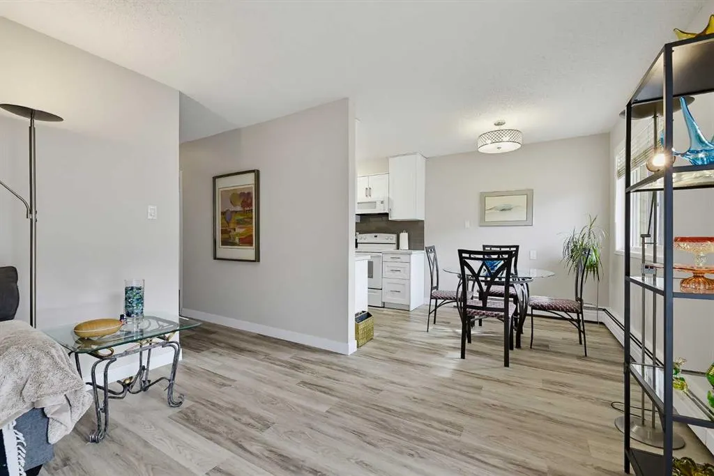 617 56 Avenue SW #201