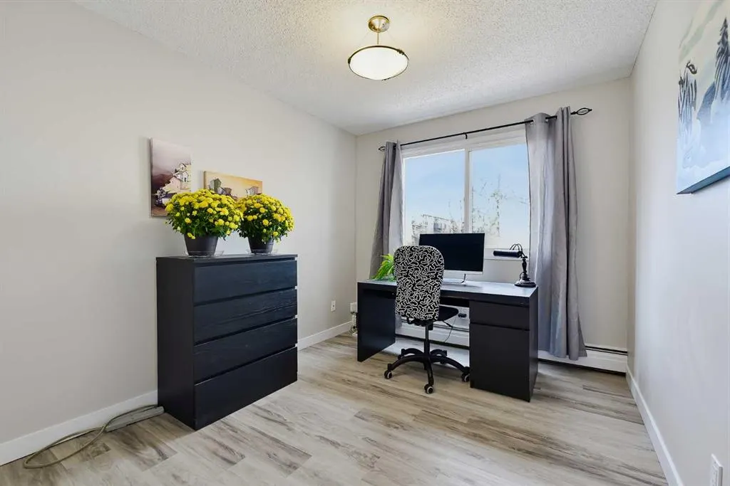 617 56 Avenue SW #201