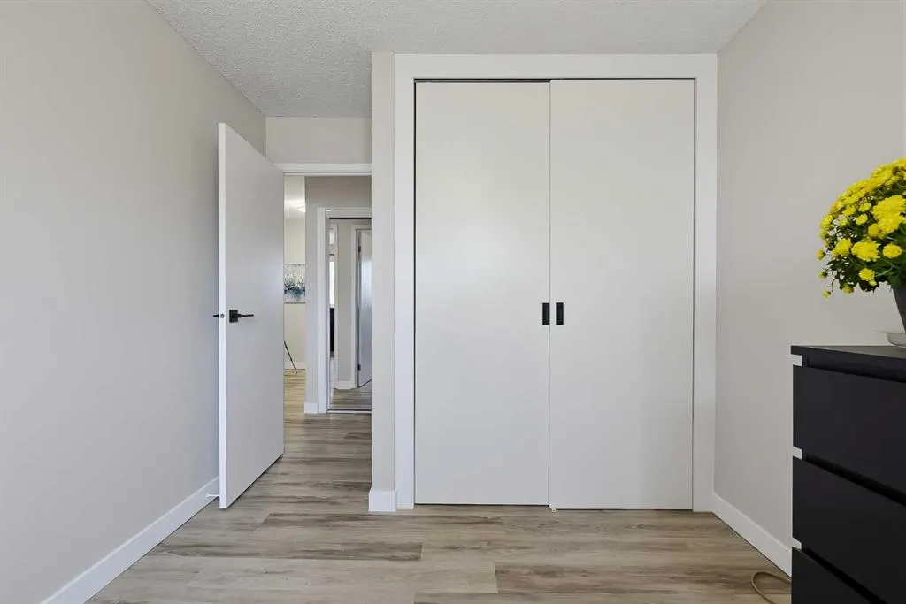 617 56 Avenue SW #201
