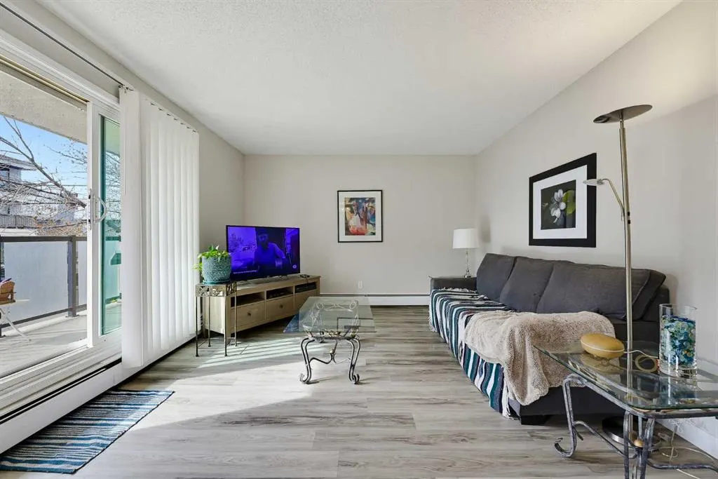 617 56 Avenue SW #201