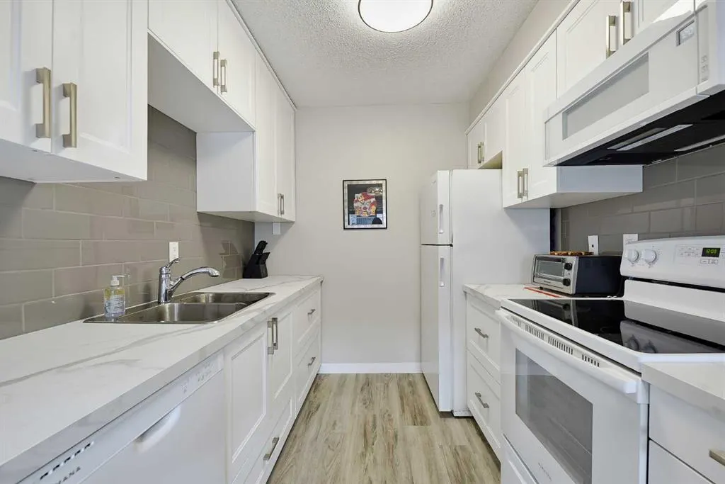 617 56 Avenue SW #201