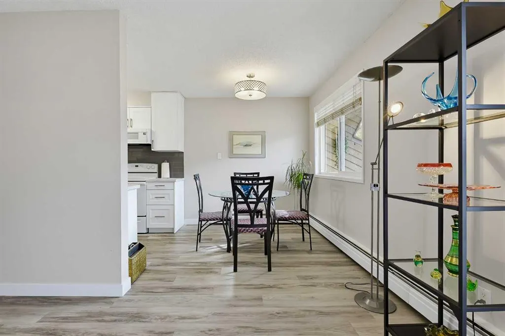 617 56 Avenue SW #201