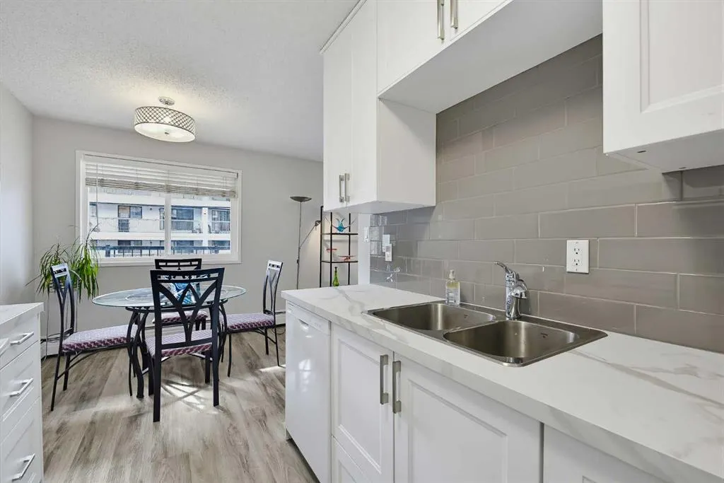 617 56 Avenue SW #201