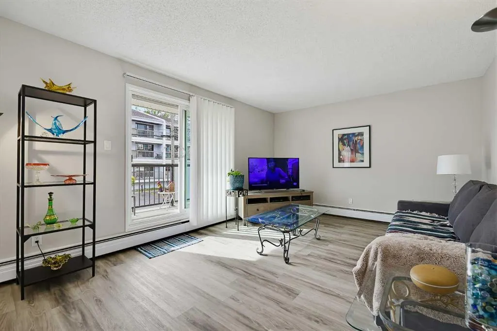617 56 Avenue SW #201