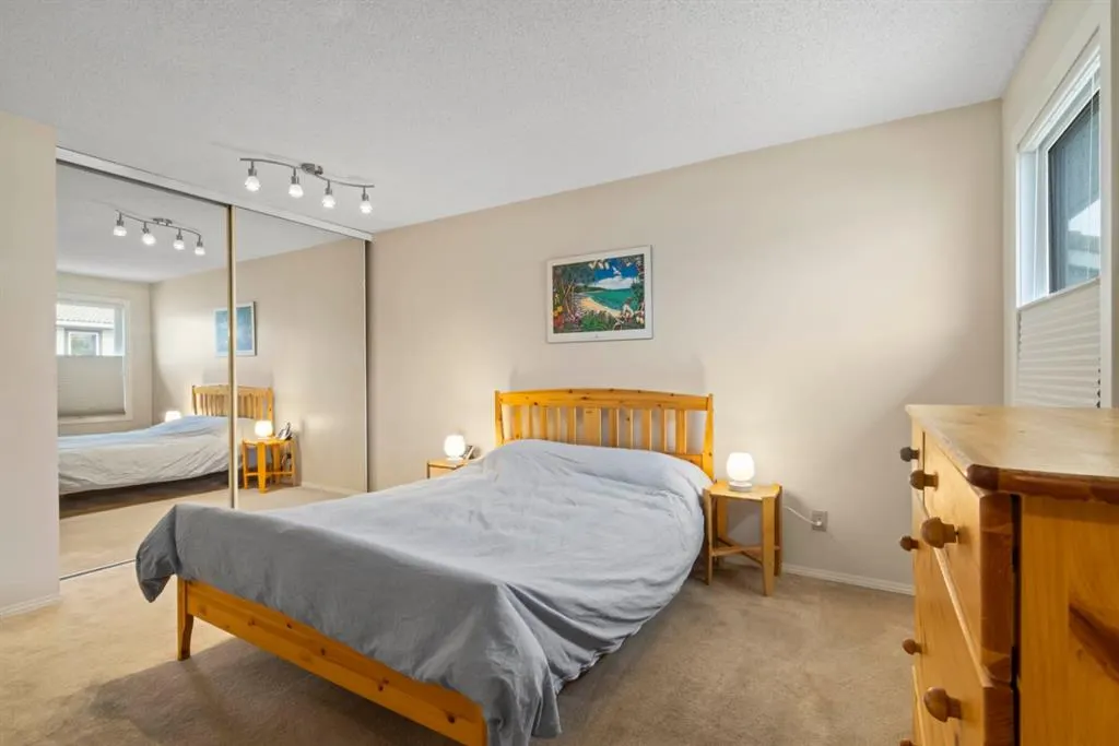 76 Coachway Gardens SW