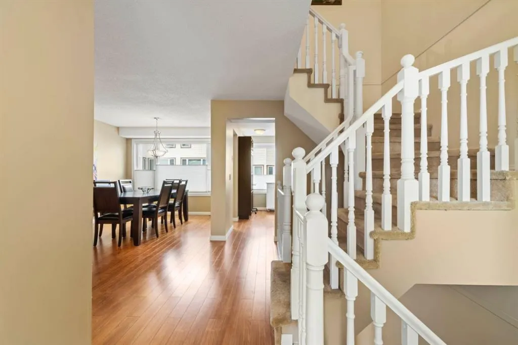 76 Coachway Gardens SW