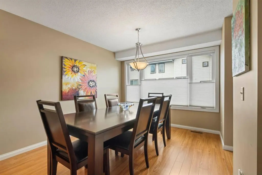 76 Coachway Gardens SW