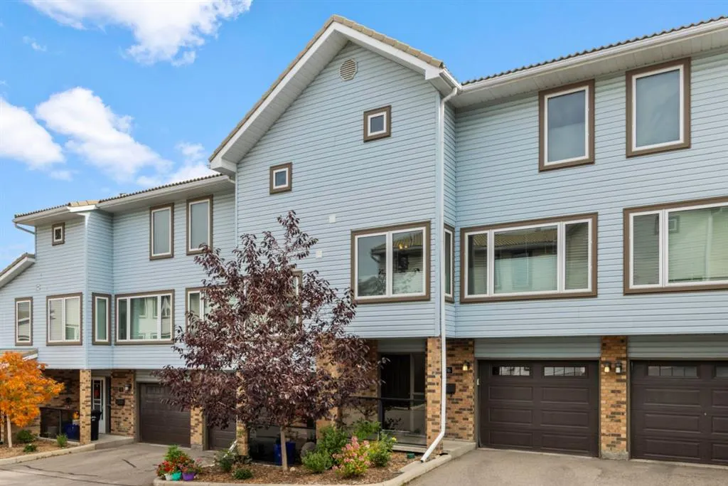 76 Coachway Gardens SW