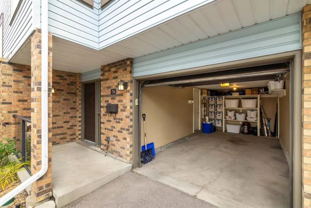 76 Coachway Gardens SW