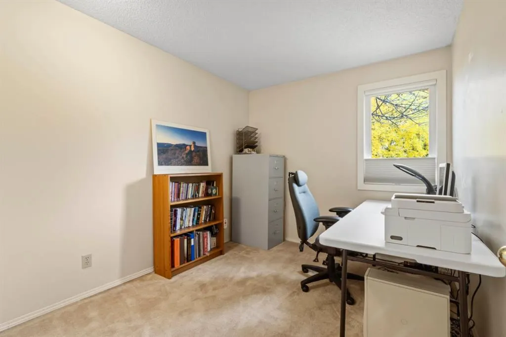 76 Coachway Gardens SW