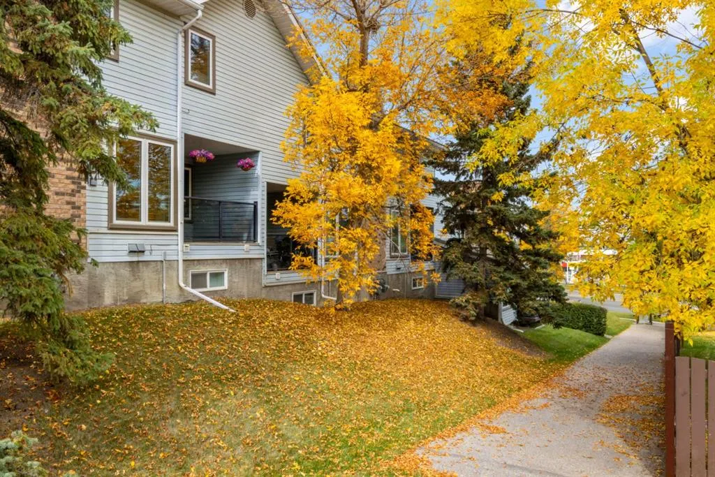 76 Coachway Gardens SW