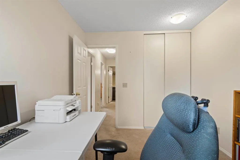 76 Coachway Gardens SW