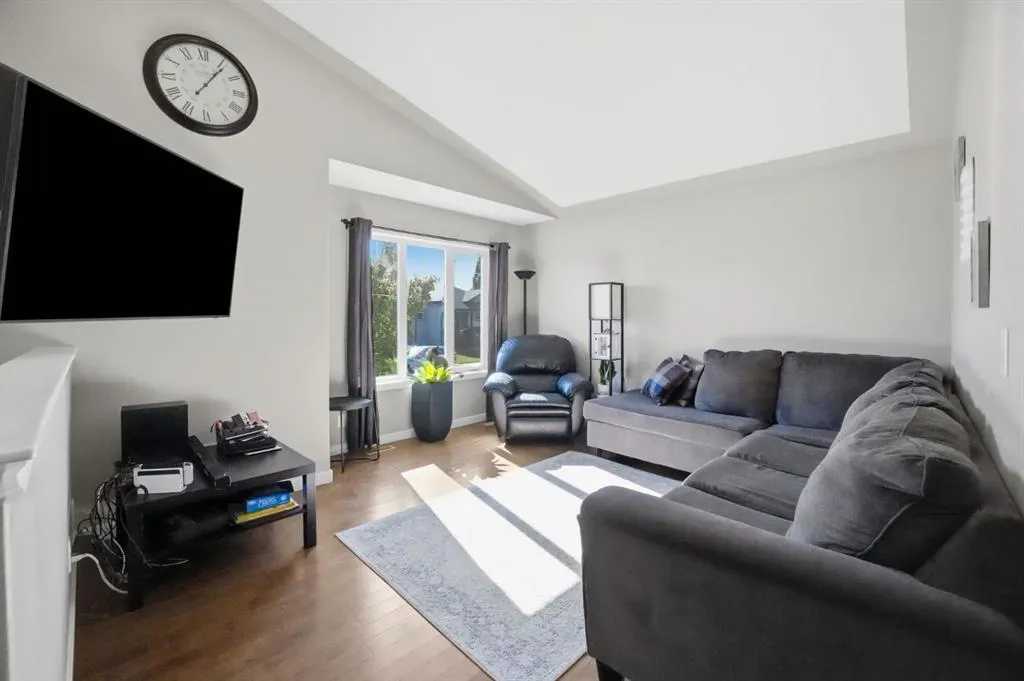 52 Castella Crescent