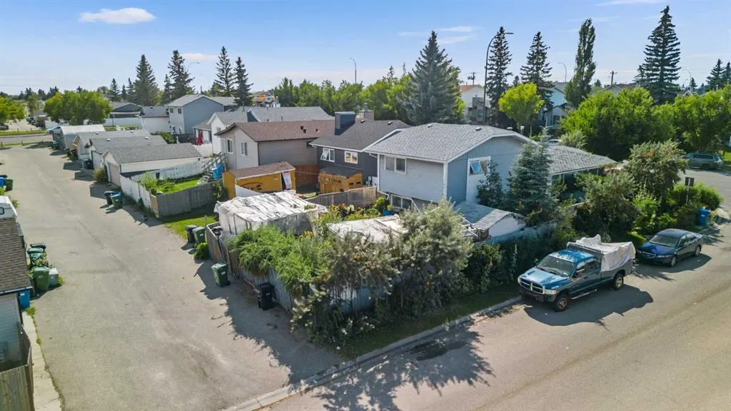 16 Tararidge Drive NE