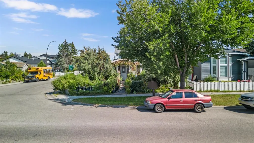 16 Tararidge Drive NE
