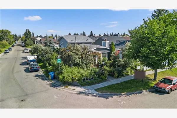 16 Tararidge Drive NE