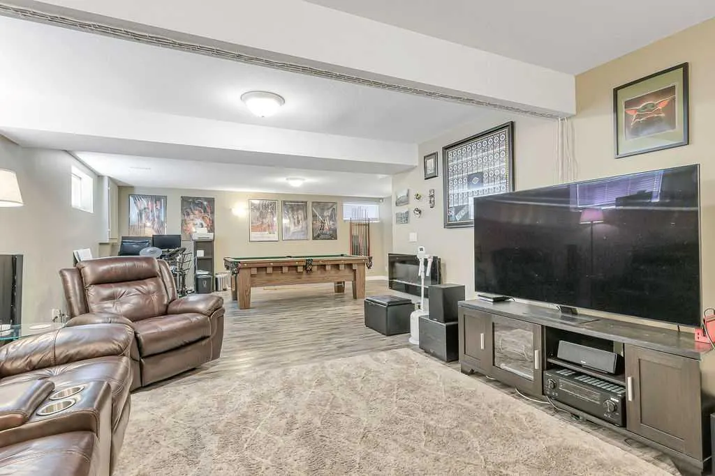124 Lamont Close