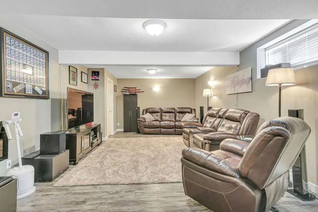 124 Lamont Close