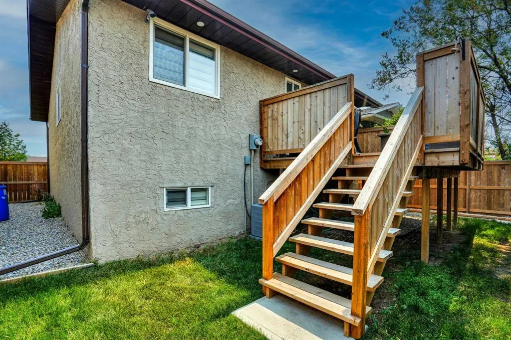 115 Abingdon Crescent NE