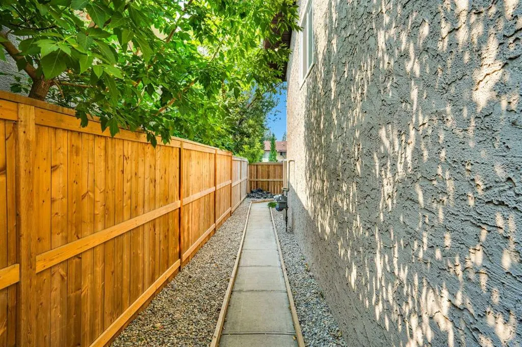 115 Abingdon Crescent NE