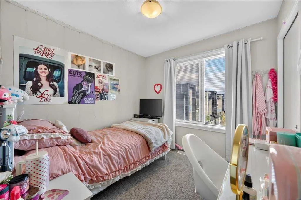 235 Redstone Walk NE #204